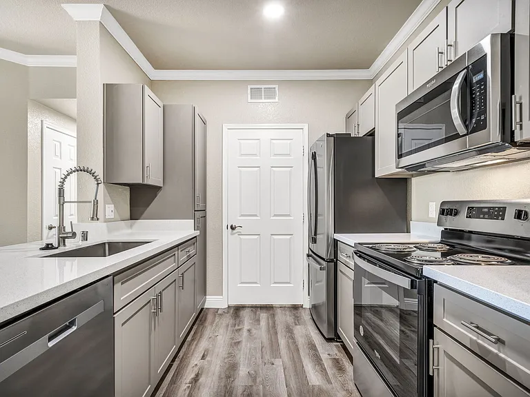 Oak Brook Apartments — Photo 19