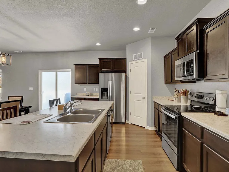 10659 Traders Pkwy — Photo 10