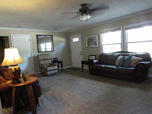 3rd image of 3240 E Dudley Ave