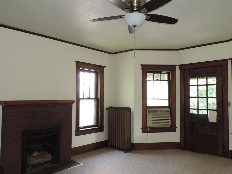 Living Room Apt 301 $600