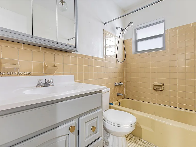1100 W 35th St #23 — Photo 22
