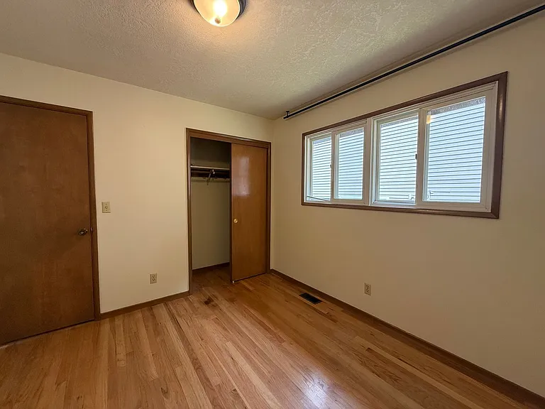 11820 SW Belmont Ter — Photo 16