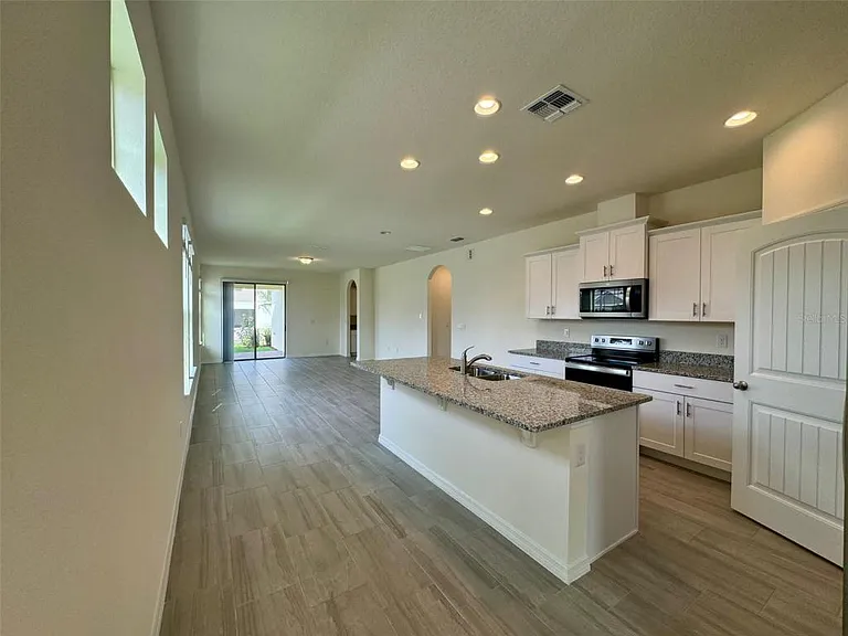 16085 Scarpetta St — Photo 23