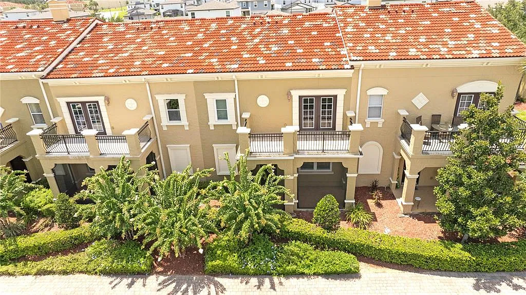 4 bed, 3.5 bath, 1950 sqft, $2,400 — Photo 1