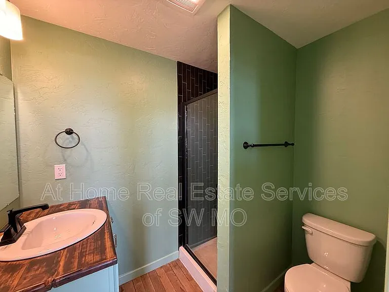 320 W Walnut St #201 — Photo 3