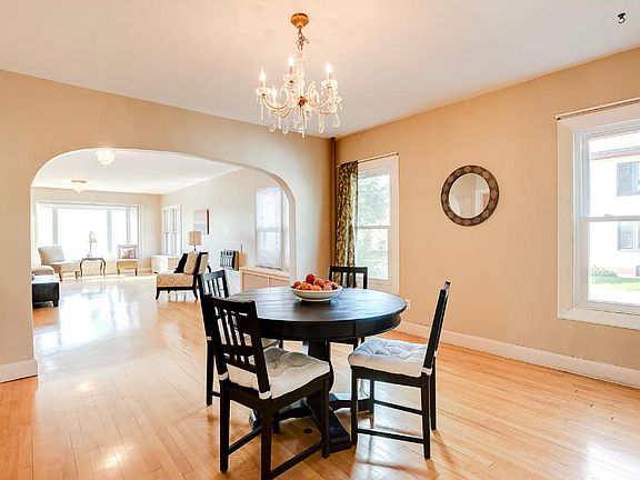 4th image of 841 Saint Clair Ave