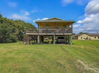 405 Oyster St, Anahuac, TX 77514