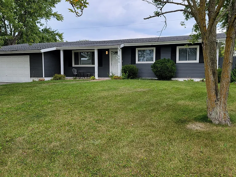 405 Sandalwood Dr — Photo 2