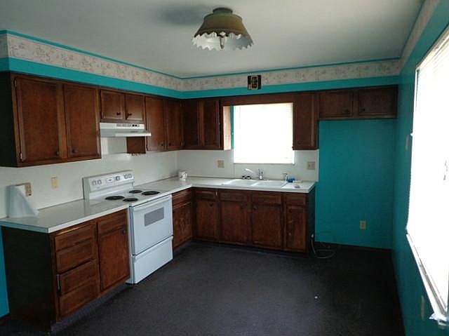 2nd image of 2721 Starr Ave