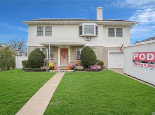 31 Florida Ave, Island Park, NY 11558