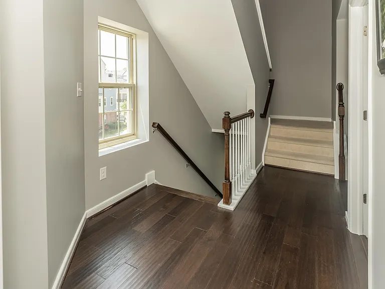 10918 Parkshire Ln — Photo 3