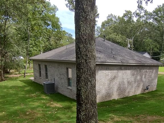 3rd image of 122 Rolling Oaks Dr