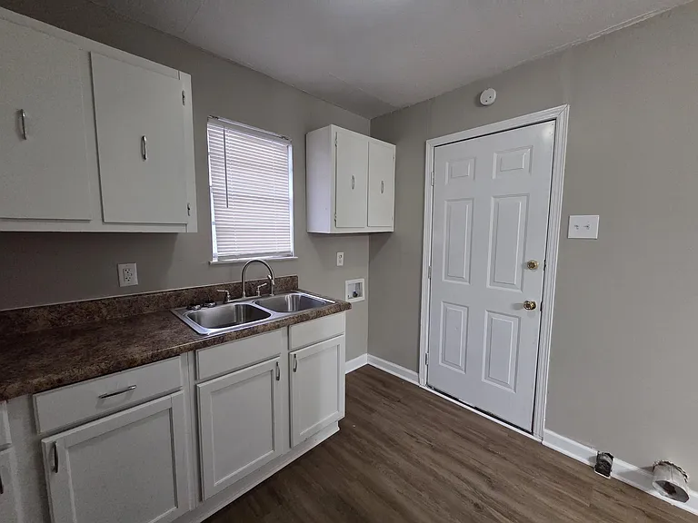 4535 Beacon Hill Dr — Photo 17
