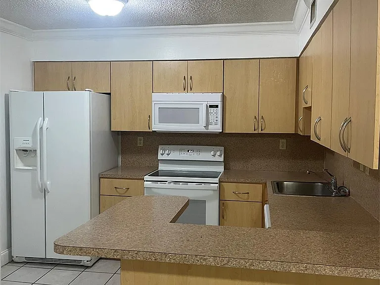 7520 SW 153rd Pl — Photo 2
