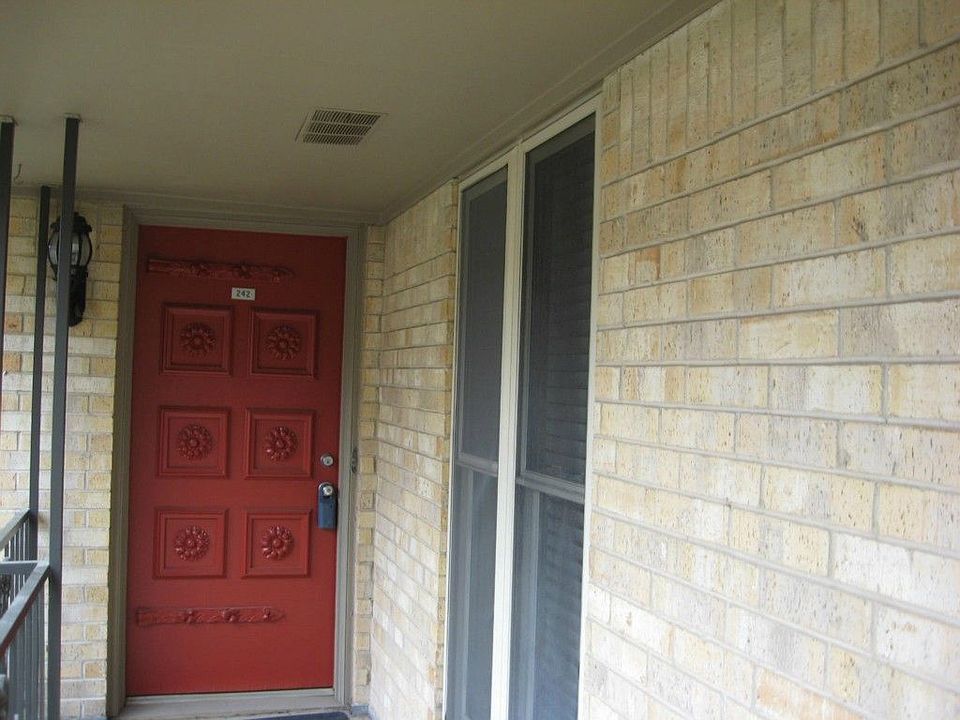 1st image of 4320 Bellaire Dr S APT 242