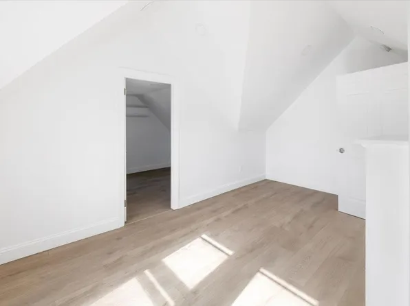 46 Garden Place image 20 of 34