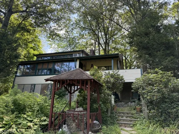 12 Riverside Rd, West Milford Twp., NJ 07421