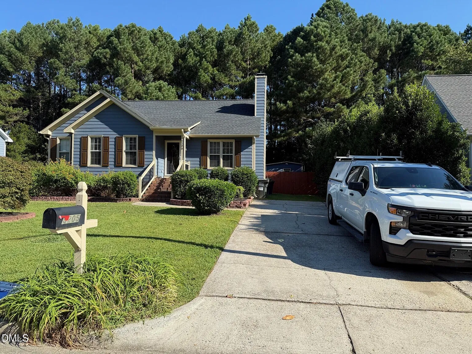 3 bed, 2.0 bath, 1225 sqft, $1,900 — Photo 2
