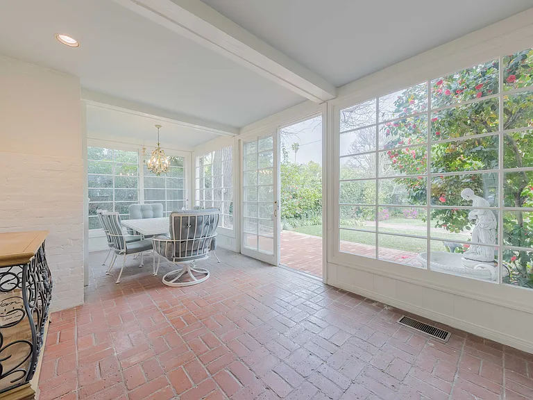 2150 S El Molino Ave — Photo 22