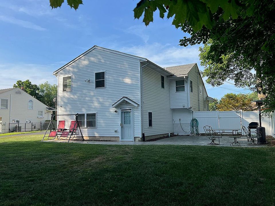 2nd image of 3 Archer Dr