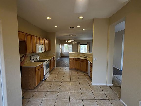 5th image of 2065 E Indian Wells Dr