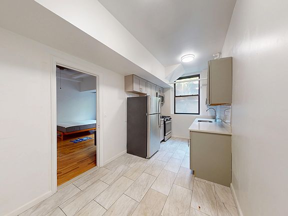 3rd image of 330 W 72nd St #Basement