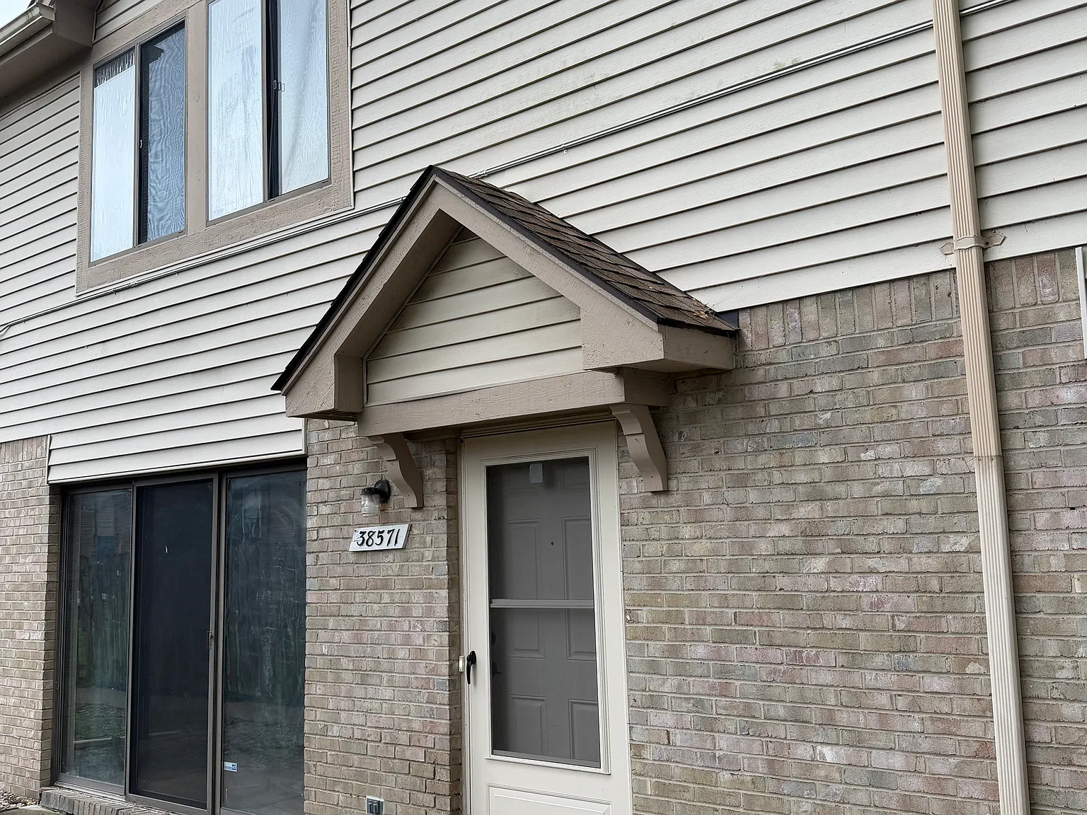 2 bed, 1092 sqft, $1,800 — Photo 1