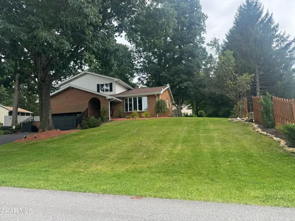 1871 Dixie Ln, Altoona, PA 16602