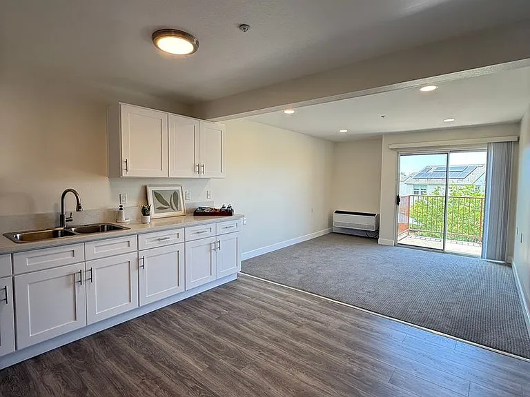 Hawaiian Terrace Apartments — Photo 3