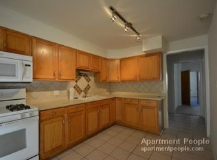 5826 N Broadway St #2, Chicago, IL 60660