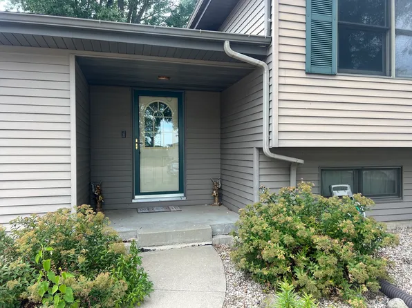 906 Wiker Dr, Rock Falls, IL 61071