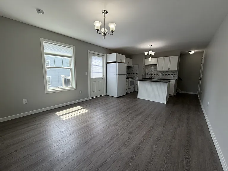 30-32 Osborne St #4 — Photo 7
