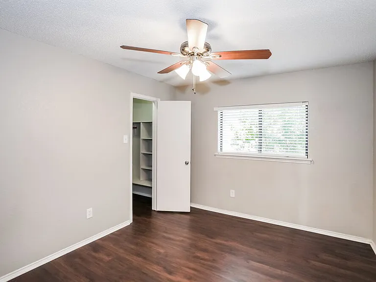 2614 Berkshire Ln — Photo 14