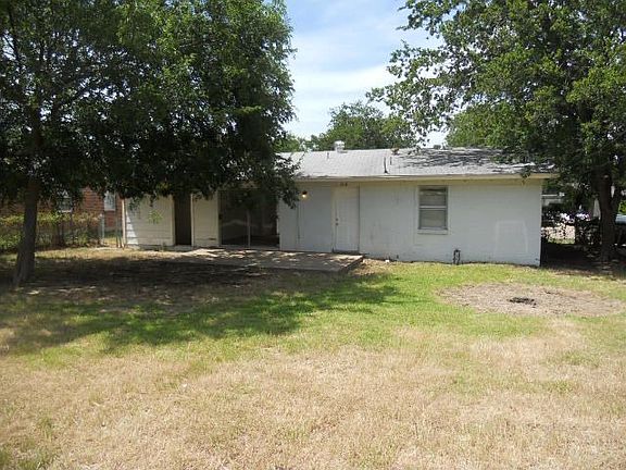 2nd image of 218 E Taylor Dr