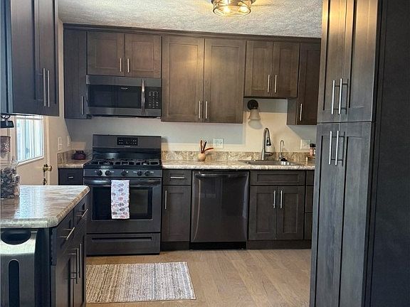 2nd image of 7487 Essex Dr