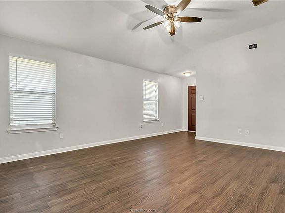 4th image of 922 Windmeadows Dr