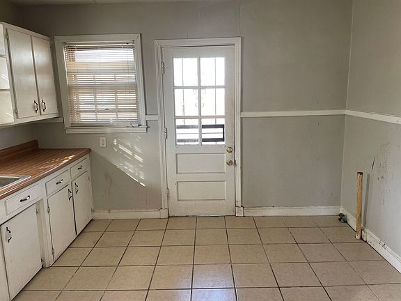 3rd image of 3720 Fairmont Ave