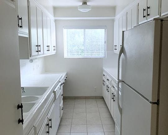 3rd image of 1259 S Camden Dr APT 1D