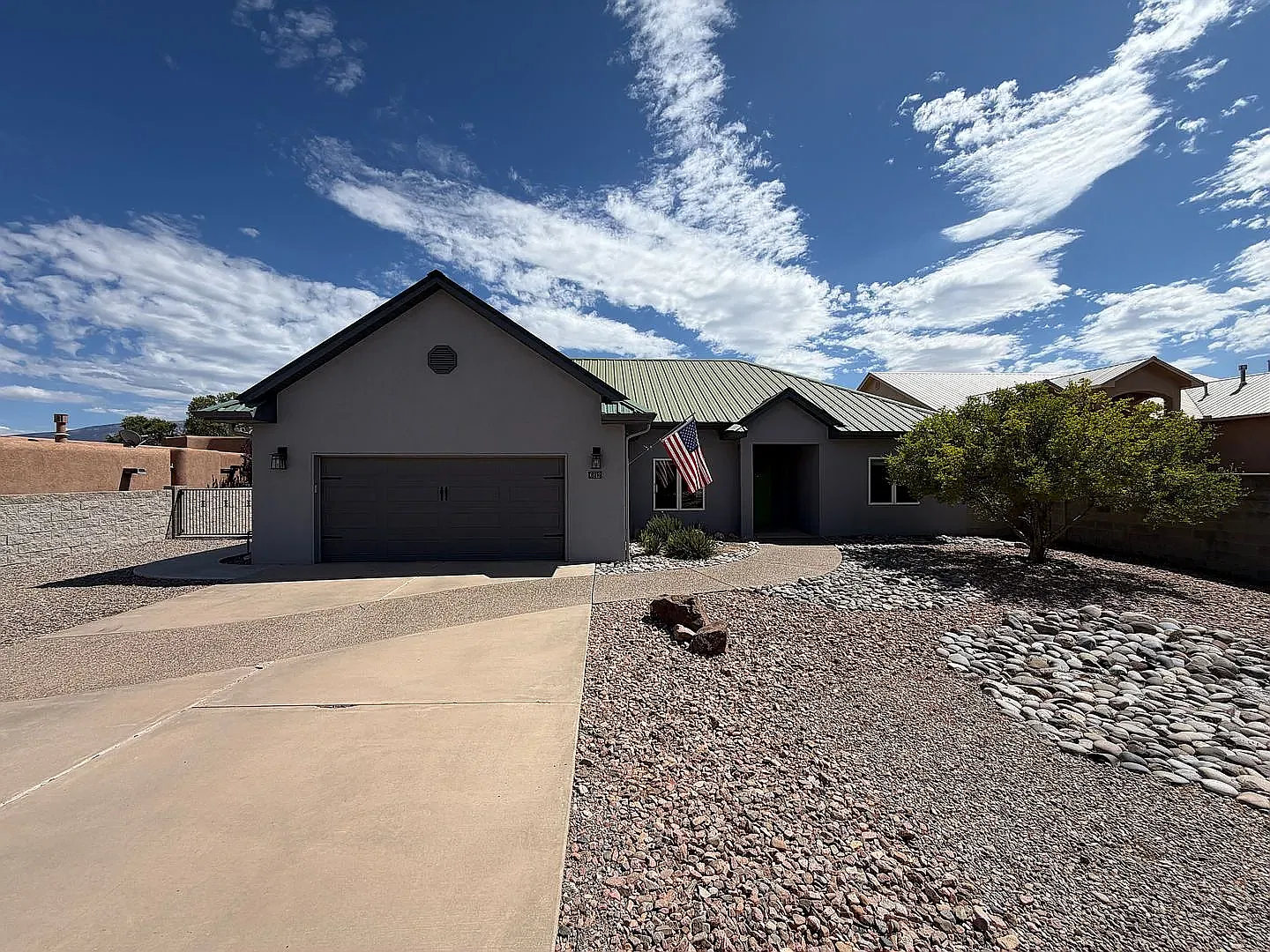 3 bed, 2022 sqft, $2,495 — Photo 1