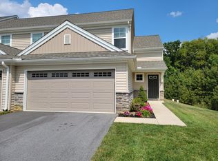 30 Rollins Ln, Willow Street, PA 17584
