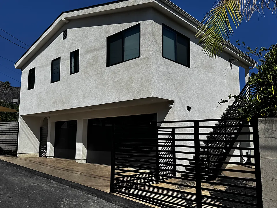 913 E Verdugo Ave