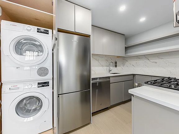 3rd image of 561 Amsterdam Ave #27D