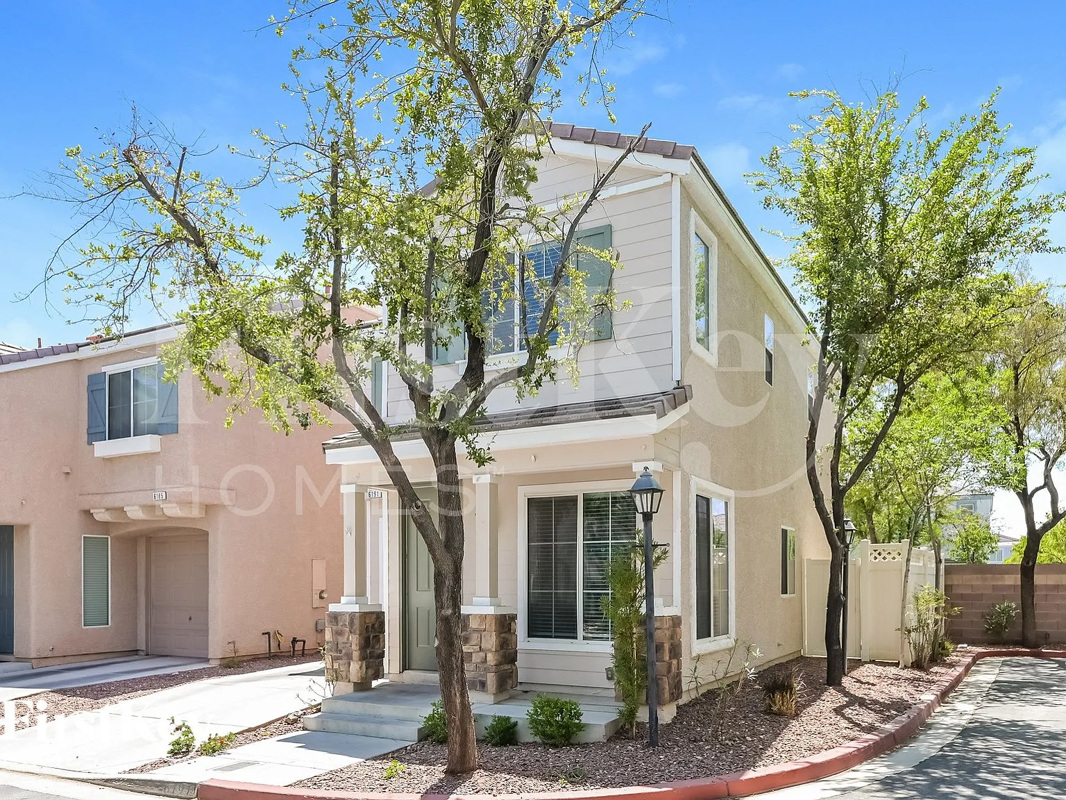 3 bed, 2.0 bath, 1311 sqft, $2,120 — Photo 2