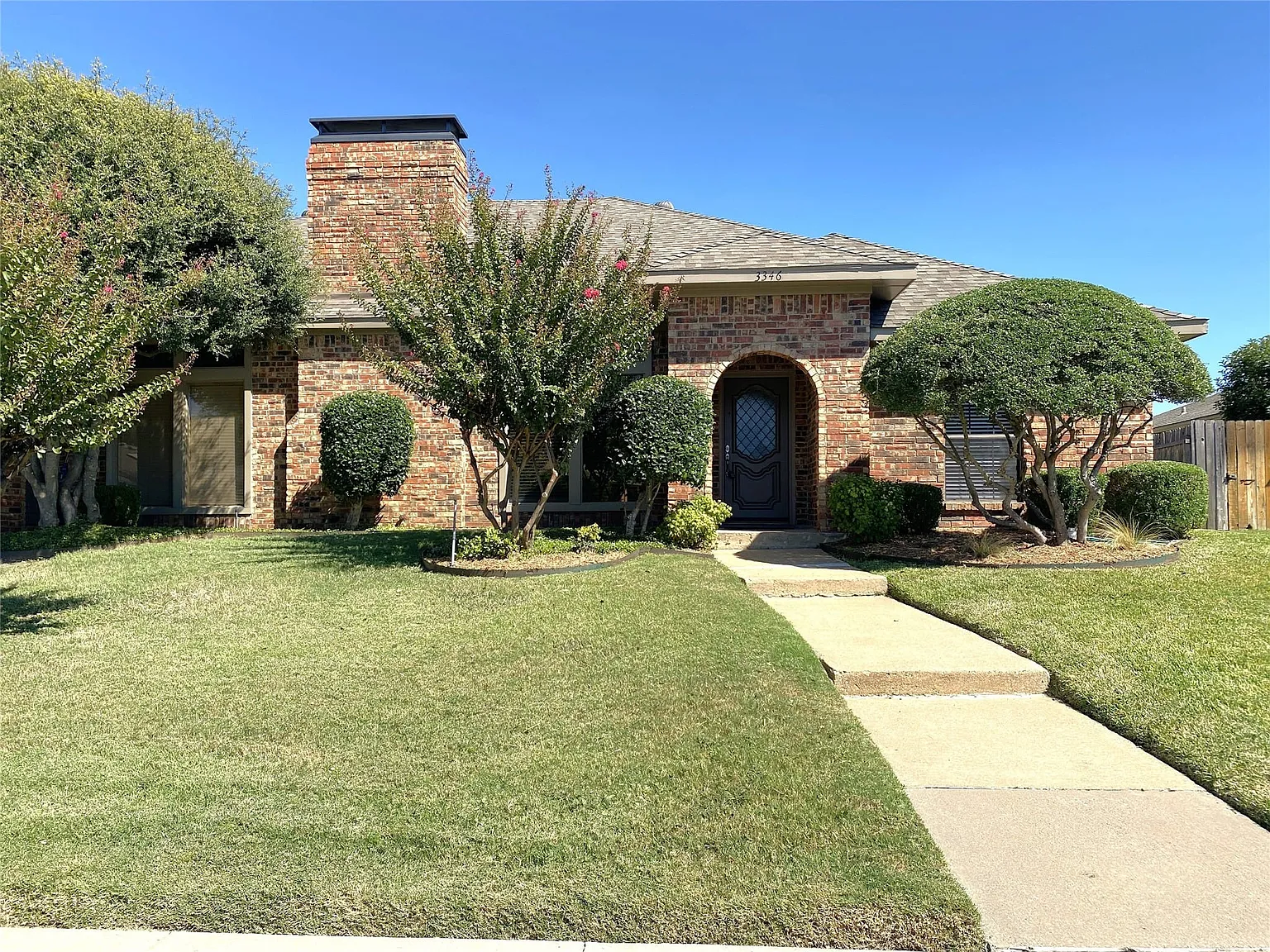 3 bed, 2.0 bath, 1586 sqft, $2,400 — Photo 2
