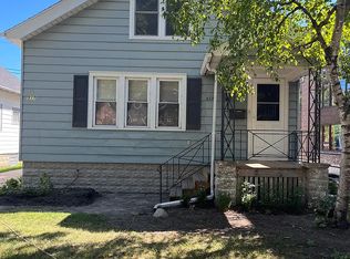 517 E Henry Clay St, Whitefish Bay, WI