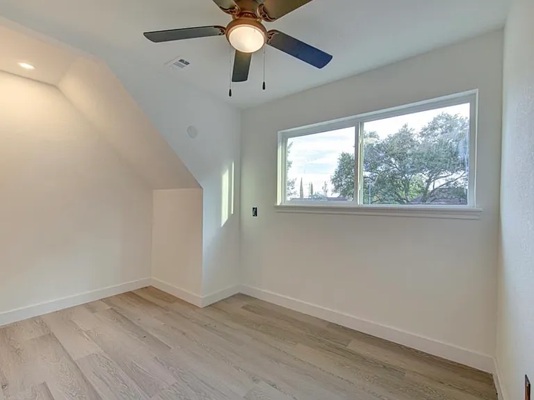 11010 Wickersham Ln — Photo 20