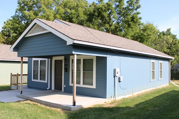 3 bed, 2.0 bath, 924 sqft, $1,550 — Photo 3
