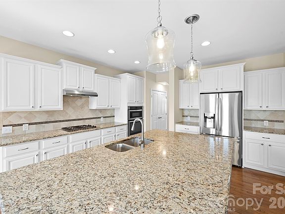 4th image of 14915 Country Lake Dr