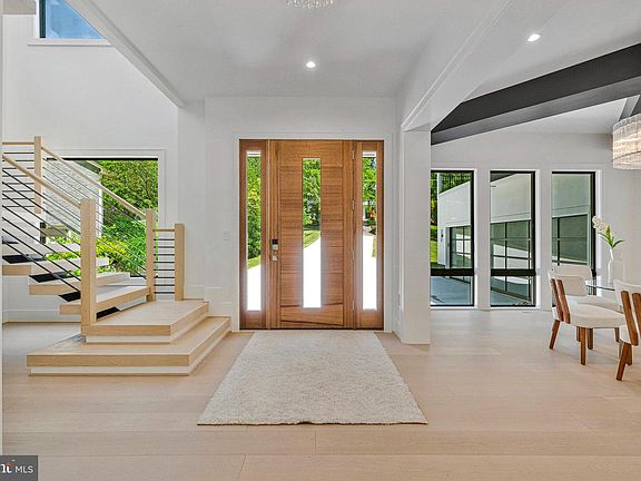 3rd image of 1434 Waggaman Cir