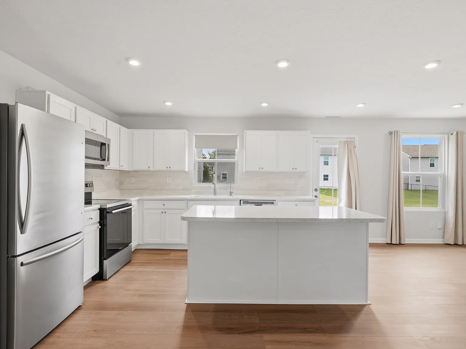 4 bed, 2.5 bath, 1980 sqft, $2,300 — Photo 3